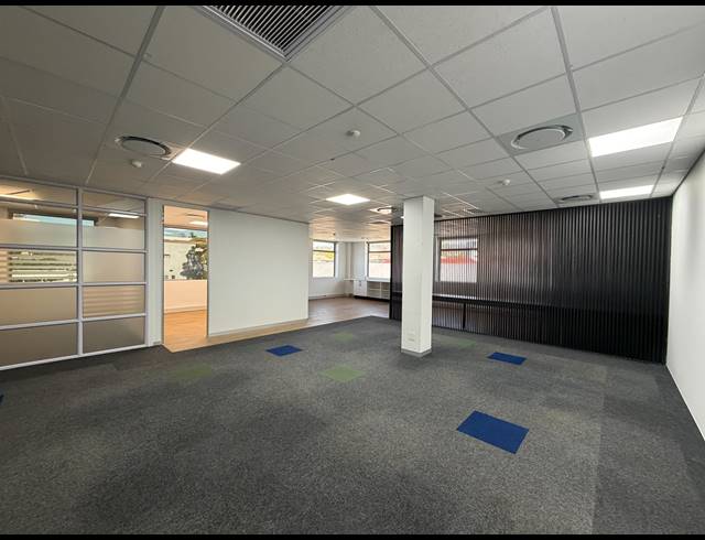 472M² BUILDING TO LET IN CLAREMONT